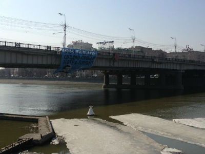 Баннер напротив Белого дома. Фото @mvelmakin Баннер напротив Белого дома. Фото @mvelmakin