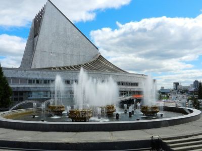Новосибирский театр "Глобус". Фото: Plaksa.ucoz.com Новосибирский театр "Глобус". Фото: Plaksa.ucoz.com